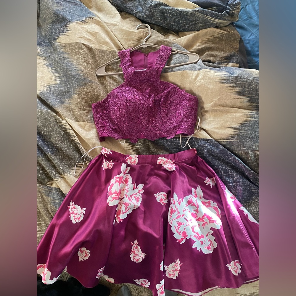 Narianna size large two piece short formal gown